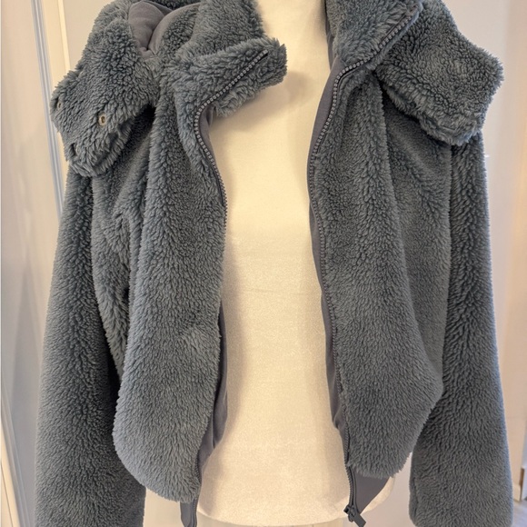 ALO Yoga Women's Cozy Blue Teddy Jacket - Picture 2 of 4